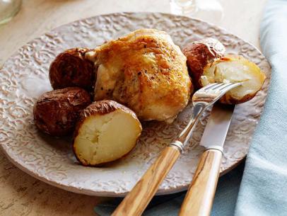 FNK_ROASTED_ROSEMARY_CHICKEN_WITH_POTATOES_H_.jpg