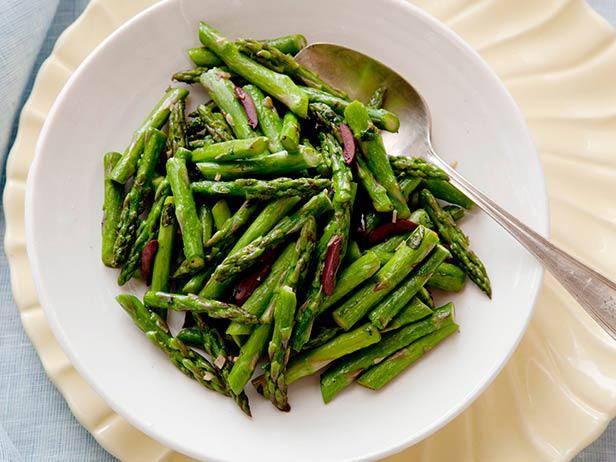 Sauteed Asparagus with Olives and Basil