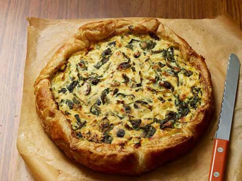 Brunch Tart With Spinach, Olives and Leeks