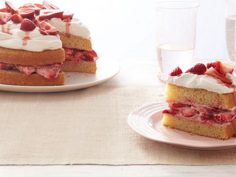 Vanilla Layer Cake with Strawberries and Cream