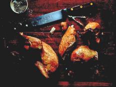 The real key to the perfect roast chicken is the right cooking temperature; that’s what ensures a super crispy skin, but also keeps the white meat juicy and moist.
