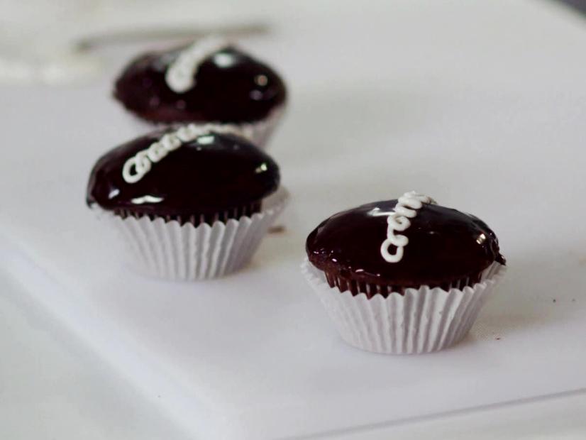 Black And White Cupcakes Recipe Sandra Lee Food Network