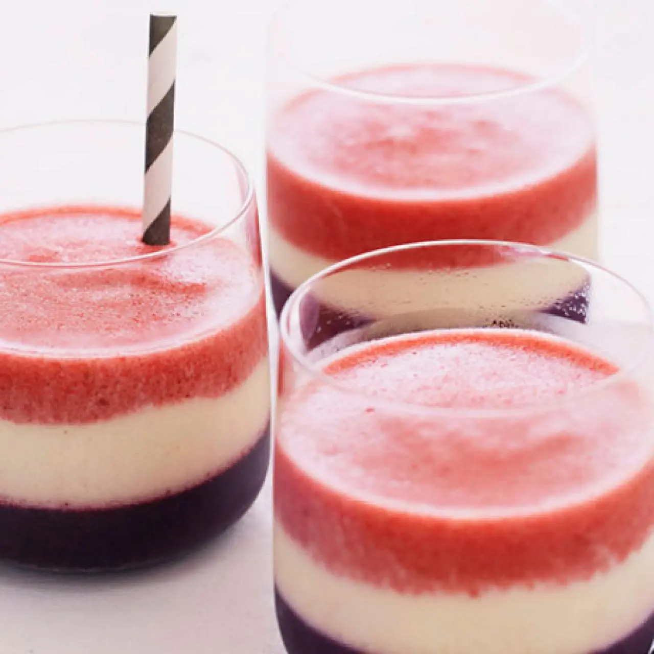 https://food.fnr.sndimg.com/content/dam/images/food/fullset/2013/5/21/0/CCKitchens_heroes-red-white-and-blue-smoothie-recipe_s4x3.jpg.rend.hgtvcom.1280.1280.suffix/1371616330862.webp