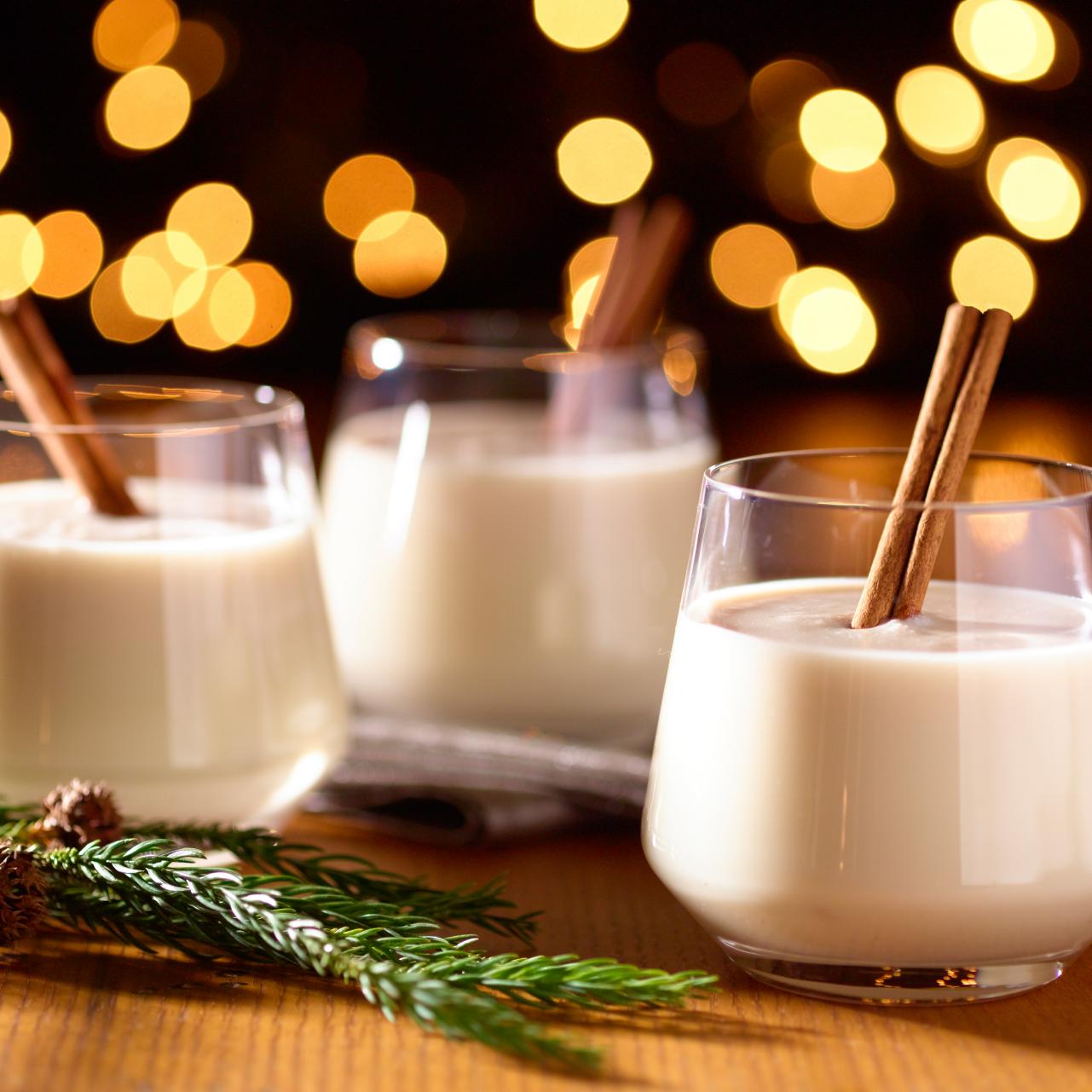 https://food.fnr.sndimg.com/content/dam/images/food/fullset/2013/5/30/0/RX-GOYA_Coquito-Coconut-Eggnog_s4x3.jpg.rend.hgtvcom.1280.1280.suffix/1371615822127.jpeg