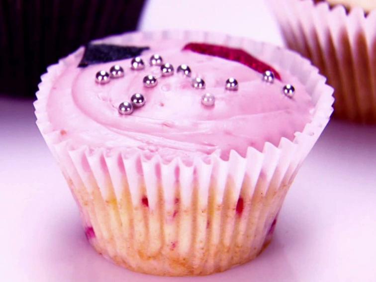 LemonRaspberry Cupcakes with RaspberryBalsamic Cream
