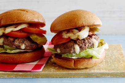 https://food.fnr.sndimg.com/content/dam/images/food/fullset/2013/6/13/3/YW0302H_cheese-stuffed-burgers-recipe_s4x3.jpg.rend.hgtvcom.406.271.suffix/1400007649398.jpeg