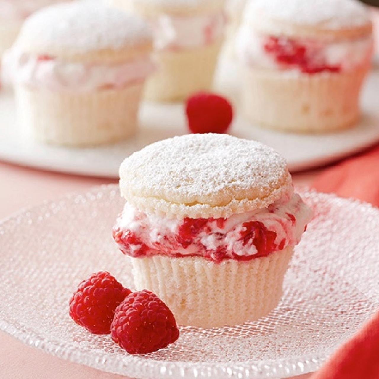 https://food.fnr.sndimg.com/content/dam/images/food/fullset/2013/6/19/0/CCEDI706_raspberry-cream-cupcakes-recipe_s4x3.jpg.rend.hgtvcom.1280.1280.suffix/1382543756574.jpeg