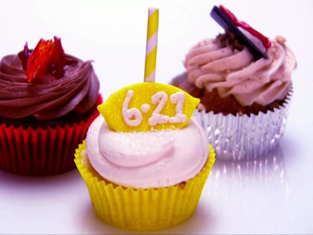 Pomegranate Lemonade Cupcake image