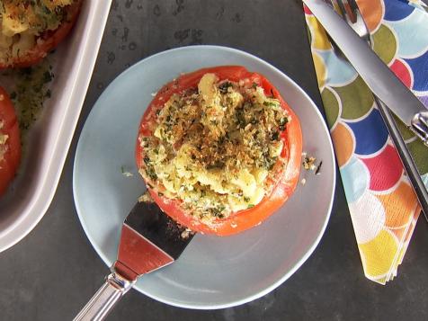 Baked Tomatoes Stuffed with Creamy Stovetop Bacon Mac and Cheese