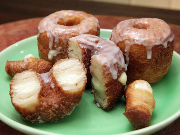 Croissant Donut: Homemade Recipe from Crescent sheets - A Sparkle of Genius