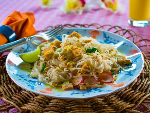Trisha's Pad Thai Recipe | Trisha Yearwood | Food Network