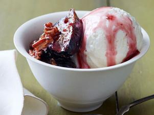 FNM_090113-Roasted-Fig-Sundaes-Recipe_s4x3