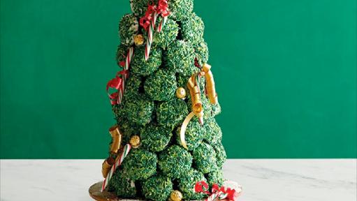 https://food.fnr.sndimg.com/content/dam/images/food/fullset/2013/7/5/0/GALE-GAND_Cupcake-Christmas-Tree_s4x3.jpg.rend.hgtvcom.511.288.suffix/1375578049290.jpeg