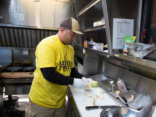 Https Www Foodnetwork Shows The Great Food Truck Race Photos Bear Aloha Plate 03 S4x3 Jpg Rend Hgtvcom 616 462 Jpeg