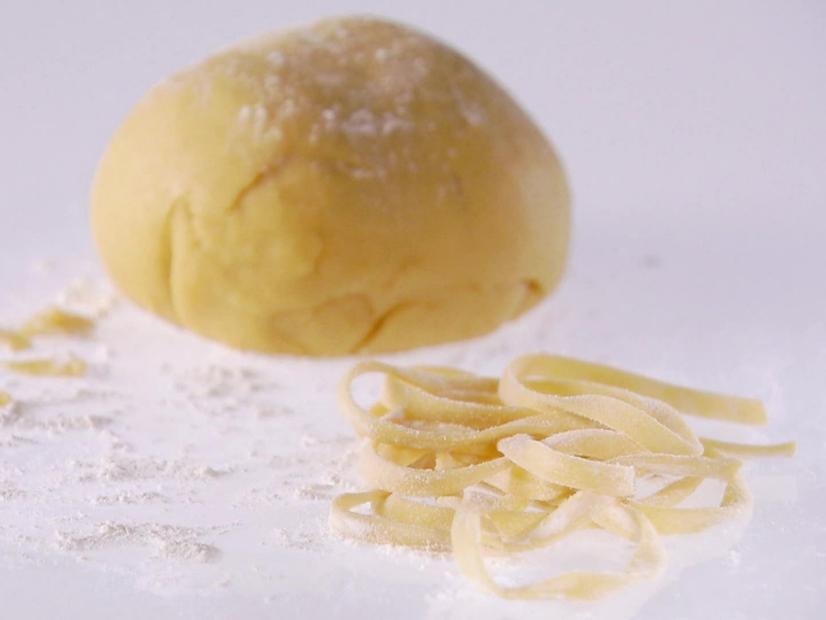 Fresh pasta in a ball and cut.
