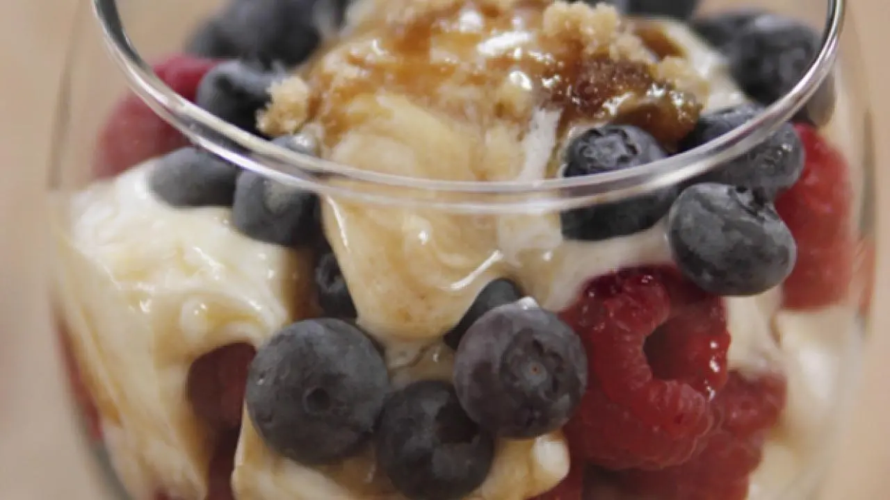 Mom's Berry and Yogurt Parfait