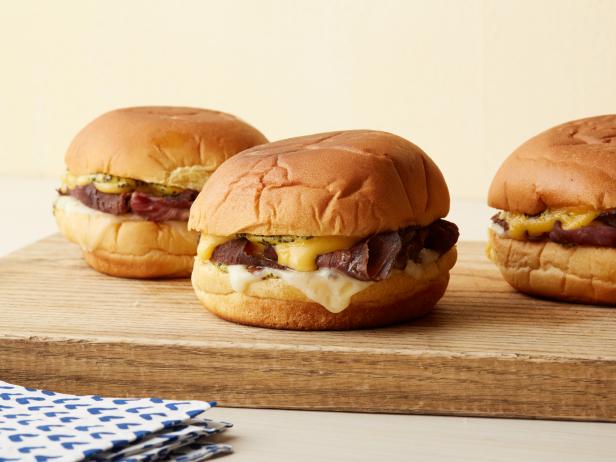 Roast Beef Sandwiches Ideas : The Godfather Italian Roast Beef Sandwich The Weary Chef : On the bottom bun, lay on some provolone, roast beef and american cheese, and place the top bun on top.