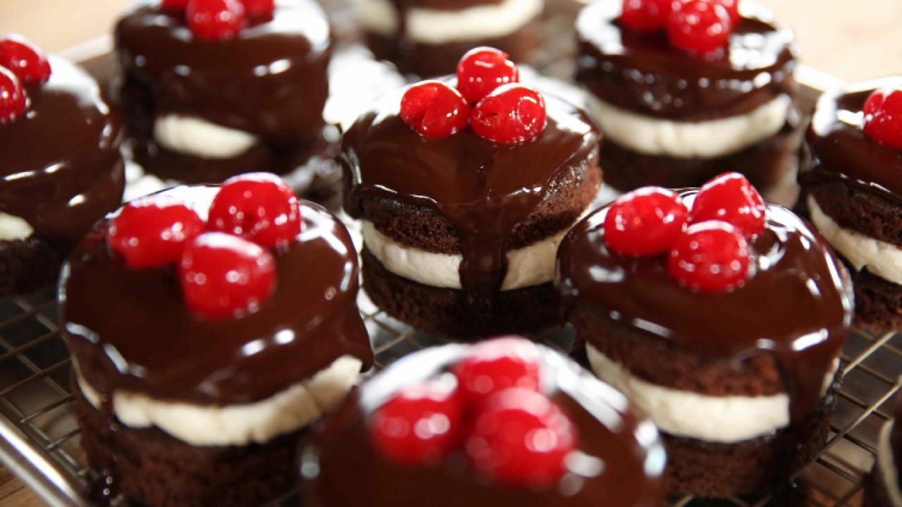 Chocolate Devil's Food Cake Recipe - RecipeTips.com