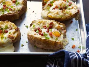 FN_Chopped-Carbonara-Stuffed-Potatoes_s4x3
