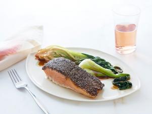 FN_Chopped-Chia-Crusted-Salmon_s4x3