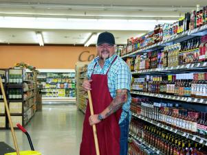 GK0111_Guys-Grocery-Games-Guy-Fieri-Horz-02_s4x3