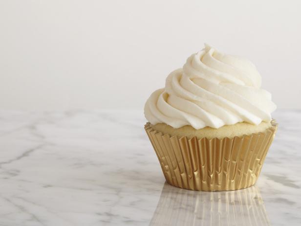 Small Batch Vanilla Cupcakes | Sturbridge Bakery