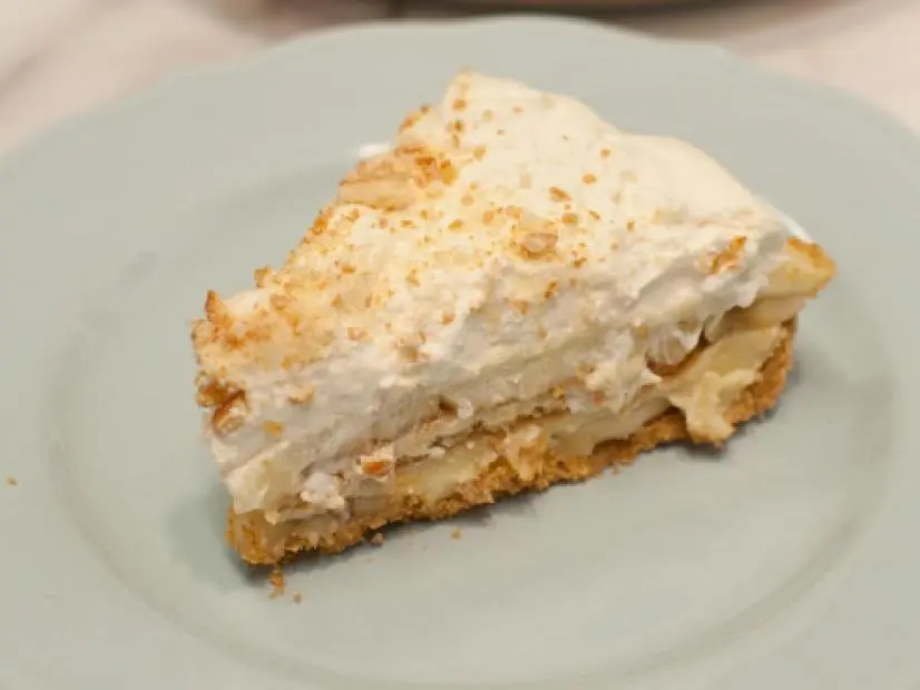 The recipe: Graham-cracker crust layered with bananas, vanilla wafer cookies, and vanilla pudding.  No-Bake Banana Pudding Pie as seen on Food Network's The Kitchen, Season 1.
