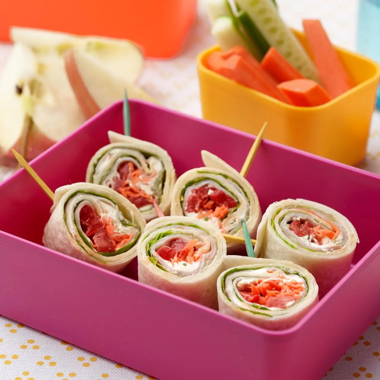 https://food.fnr.sndimg.com/content/dam/images/food/fullset/2014/10/24/1/FNK_Ham-and-Scallion-Cream-Cheese-Pinwheels_s4x3.jpg.rend.hgtvcom.1280.1280.suffix/1414464724137.webp