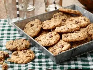 Chef Name: Wayne Harley BrachmanFull Recipe Name: Chocolate Chip Oatmeal CookiesTalent Recipe: Wayne Harley Brachmanâ  s Chocolate Chip Oatmeal Cookies, as seen on Cooking LiveFNK Recipe: Project:  Foodnetwork.com, HOLIDAY/SUPER BOWL/COMFORT/HEALTHYShow Name: Cooking LiveFood Network / Cooking Channel: Food Network
