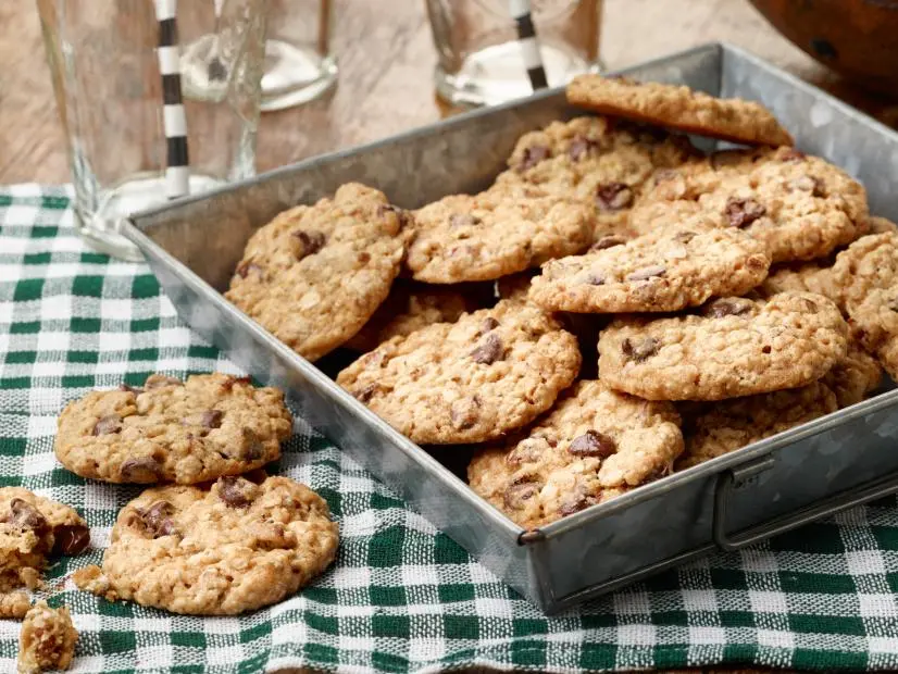Chef Name: Wayne Harley BrachmanFull Recipe Name: Chocolate Chip Oatmeal CookiesTalent Recipe: Wayne Harley Brachmanâ  s Chocolate Chip Oatmeal Cookies, as seen on Cooking LiveFNK Recipe: Project:  Foodnetwork.com, HOLIDAY/SUPER BOWL/COMFORT/HEALTHYShow Name: Cooking LiveFood Network / Cooking Channel: Food Network