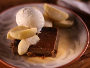 QFSP01H_Indian-Pudding-with-Vanilla-Ice-Cream-and-Apples_s4x3