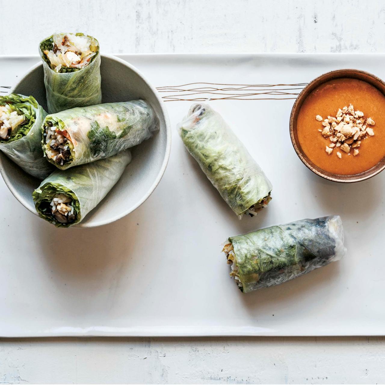 How to Wrap Spring Rolls: Both Chinese & Vietnamese! - The Woks of