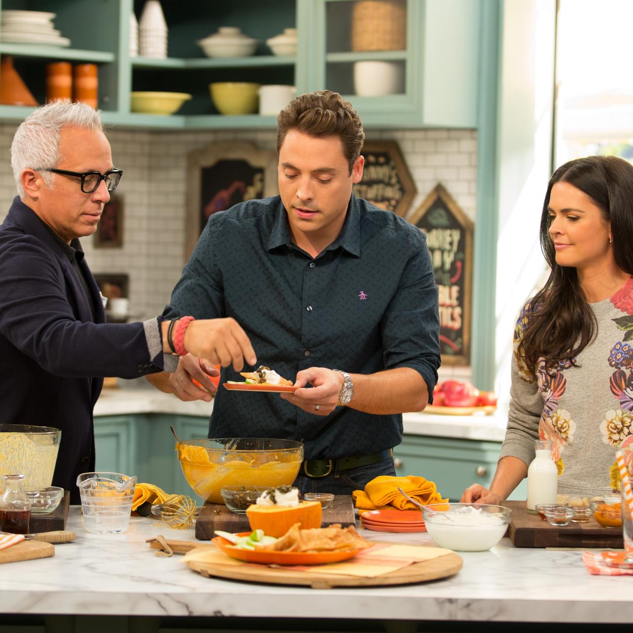 https://food.fnr.sndimg.com/content/dam/images/food/fullset/2014/11/10/2/KC0404_Geoffrey-Zakarian-Jeff-Mauro-Katie-Lee-02_s4x3.jpg.rend.hgtvcom.1280.1280.suffix/1415655145710.jpeg