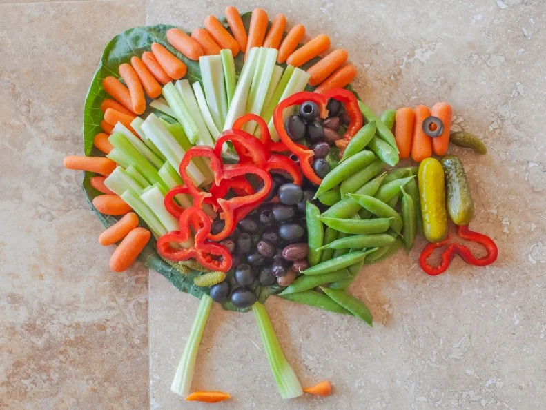 A cute turkey shaped crudite platter for thanksgiving that even kids can make.