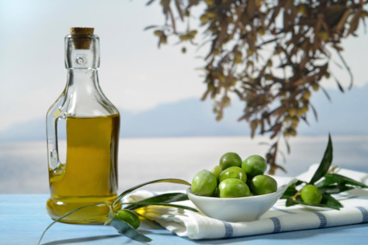 Почему горчит оливковое. Оливковое масло Olive Tree. Масло оливковое Mediterranean. Олив Ойл масло оливковое. Масло оливковое Olive Tree 500 г.