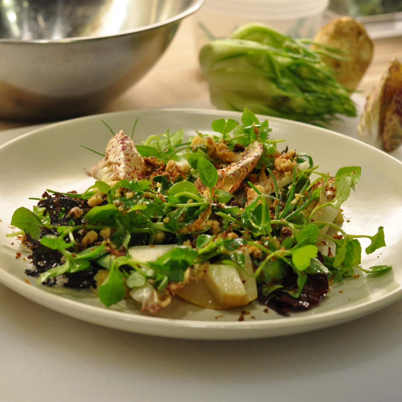 https://food.fnr.sndimg.com/content/dam/images/food/fullset/2014/11/18/0/HE_Yali-Pear-Salad.JPG.rend.hgtvcom.1280.1280.suffix/1416336741899.jpeg