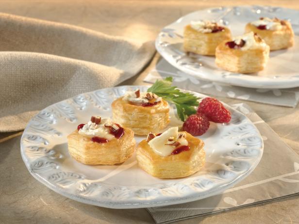 https://food.fnr.sndimg.com/content/dam/images/food/fullset/2014/11/3/0/RX-PUFFPASTRY_BAKED-BRIE-BITES-05_s4x3.jpg.rend.hgtvcom.616.462.suffix/1415302400039.jpeg