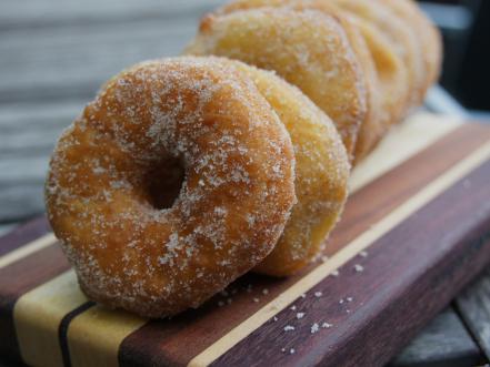 How To Make Cinnamon Sugar Doughnuts Food Network Classic Comfort Food Recipes Food Network Food Network