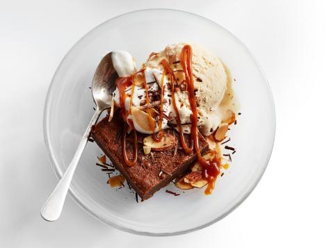 Brownie Sundaes with Cinnamon-Cayenne Whipped Cream