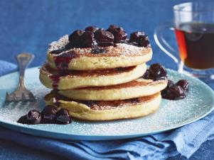 FNK_Cake-Mix-Blueberry-Pancakes_s4x3