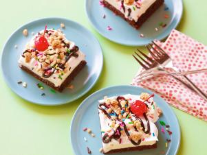 FNK_Cake-Mix-Ice-Cream-Sundae-Cake_s4x3