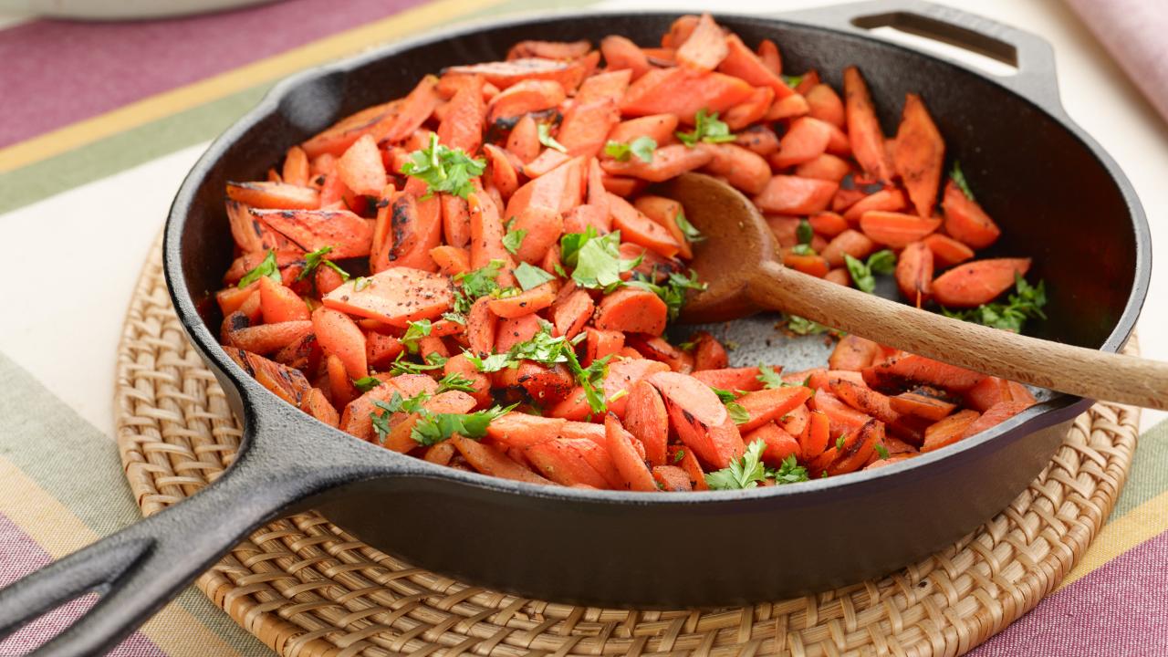 Cast-Iron Carrots With Curry