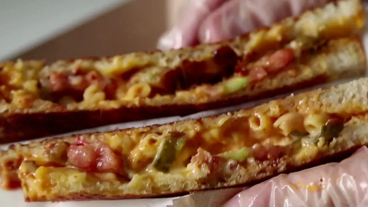 Grilled Pimento Mac and Cheese
