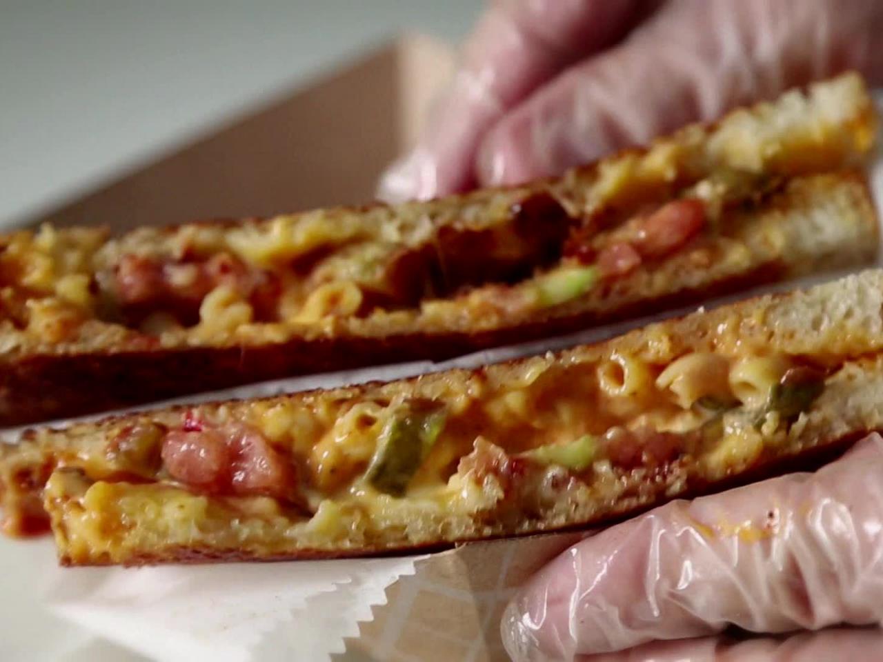 Bacon & Pimiento Grilled Cheese