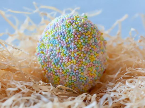 How to Decorate Easter Eggs with Sprinkles