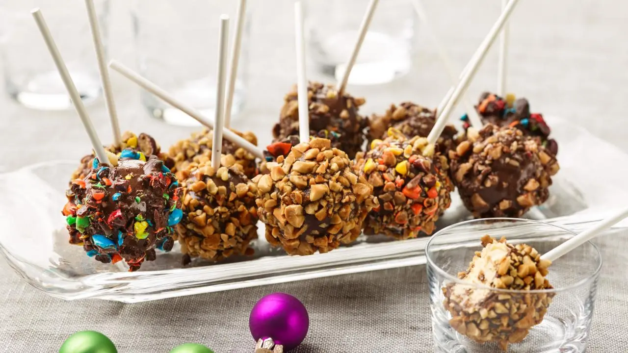 Leftover-Cheesecake Pops