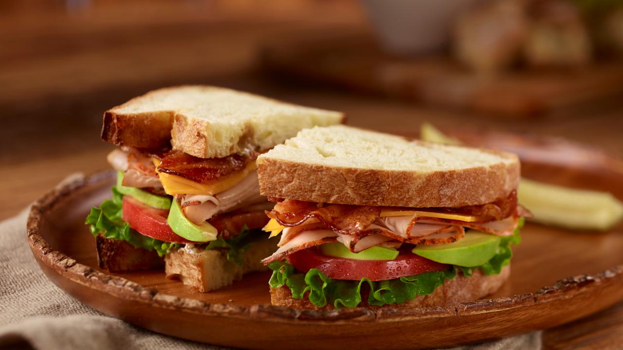 https://food.fnr.sndimg.com/content/dam/images/food/fullset/2014/4/23/3/RX-Boarshead_Turkey-Avocado-Bacon-Sandwich_s4x3.jpg.rend.hgtvcom.1280.720.suffix/1398288315945.jpeg