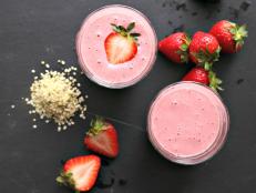 A light strawberry smoothie is the perfect way to usher in spring and welcome warmer mornings. In this smoothie, hemp seeds take the place of nuts.