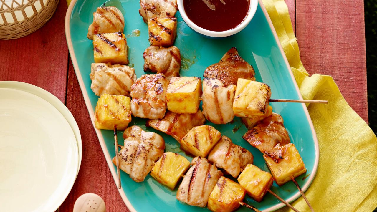 https://food.fnr.sndimg.com/content/dam/images/food/fullset/2014/4/3/1/CC_tyler-florence-chicken-and-pineapple-skewers-recipe_s4x3.jpg.rend.hgtvcom.1280.720.suffix/1397671558765.jpeg