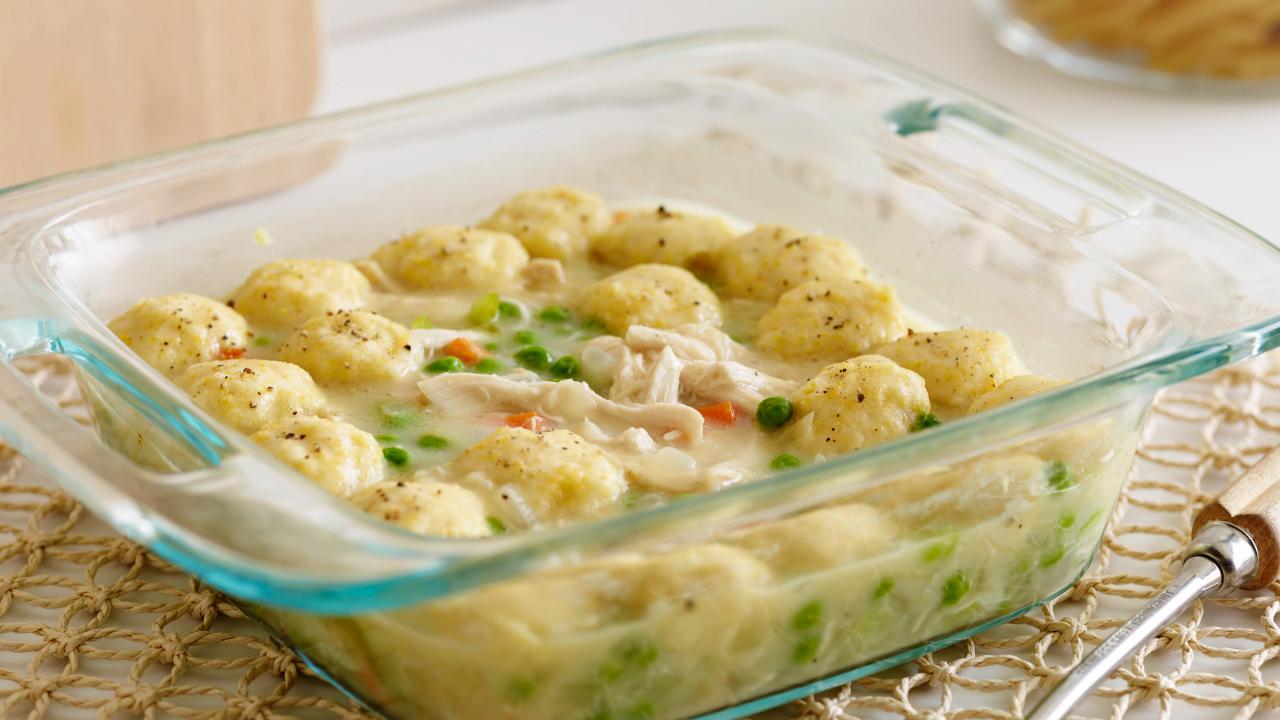 https://food.fnr.sndimg.com/content/dam/images/food/fullset/2014/4/3/1/FNK_Microwave-Chicken-and-Dumplings_s4x3.jpg.rend.hgtvcom.1280.720.suffix/1396878189951.jpeg